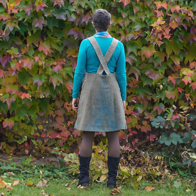 Latzkleid Elina - Doppelgrößen 32/34 - 52/54 – Bild 3